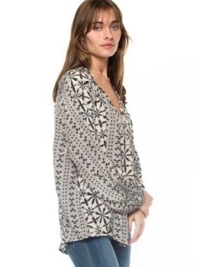 Tolani Jules Blouse Size M Noire Boho Tassel Tie Neck Resort Long Sleeves Top